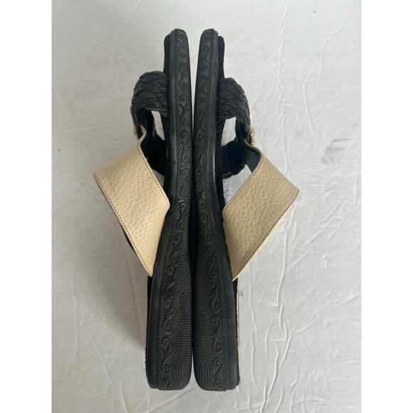 Brighton Victory Cream Black Leather Pearl Flower Slip-On Slide Sandals Sz 7M - Picture 4 of 9